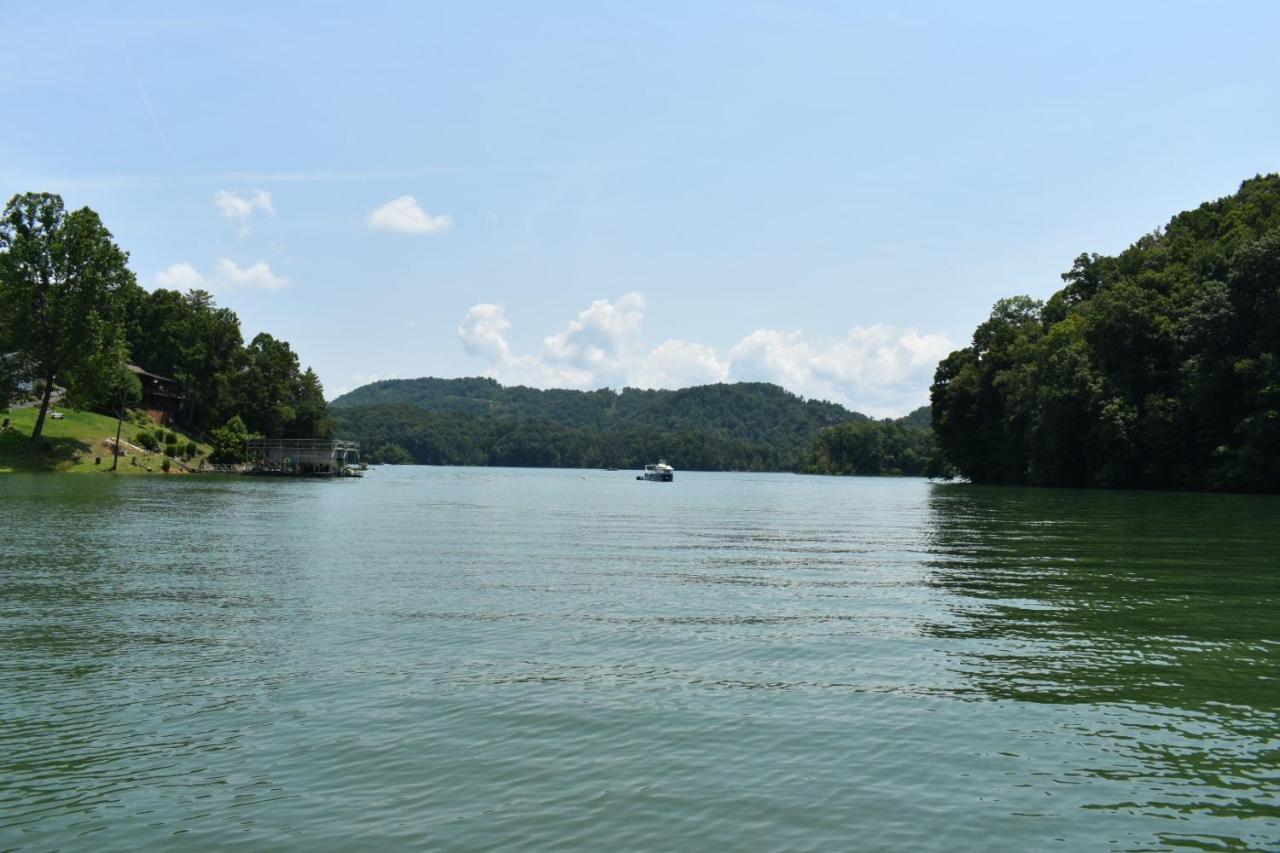 Tree Top Lodge - Gorgeous Lake Cabin With Hot Tub & Magnificent Views Of Forests And Mountains! Cabin Butler Kültér fotó